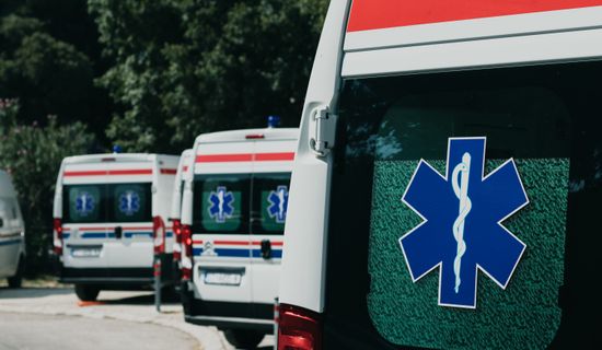 白山救护车转运病人过路高速收费吗？